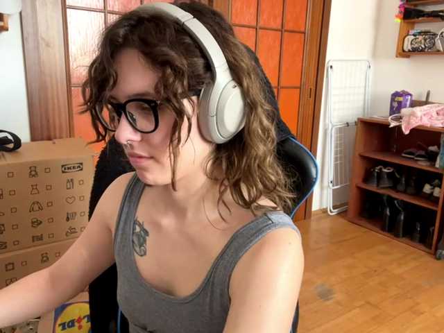  PlushPoutX chat room
