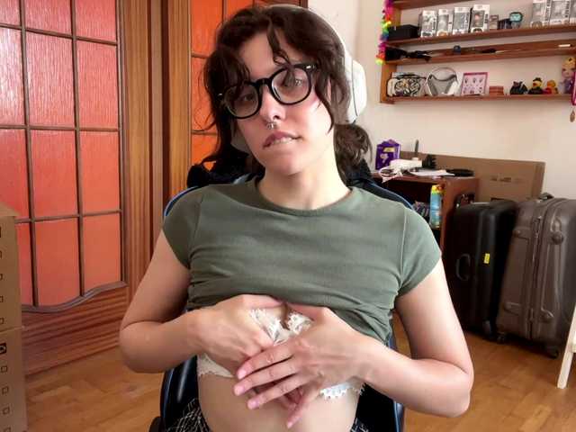 PlushPoutX live cam on BongaCams