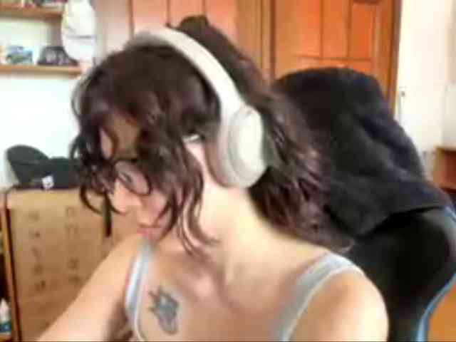 PlushPoutX webcam