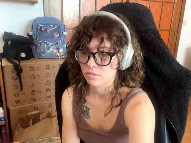 PlushPoutX webcam