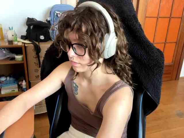 PlushPoutX webcam