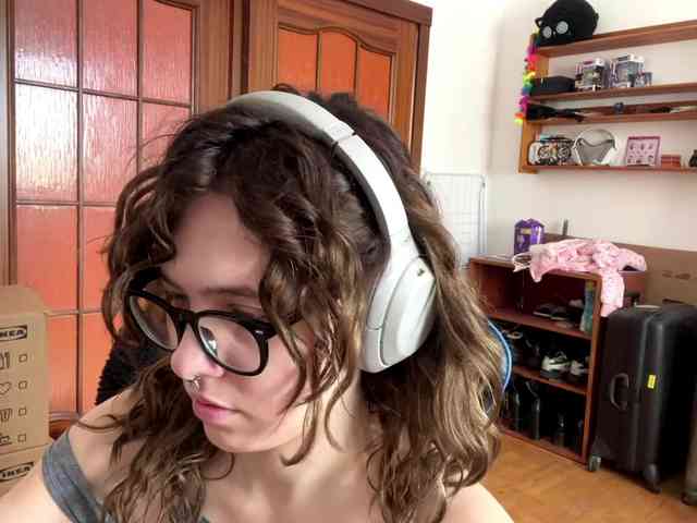 PlushPoutX webcam