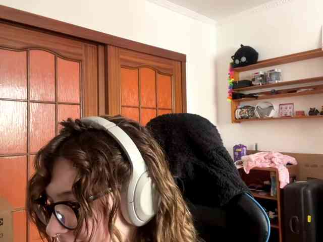 PlushPoutX webcam