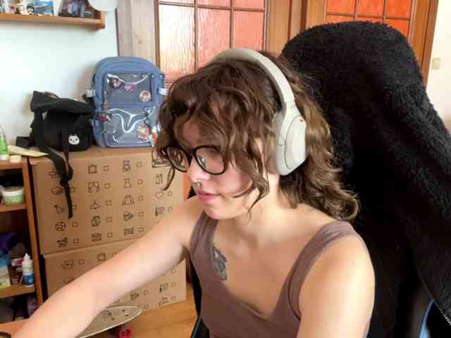 PlushPoutX webcam