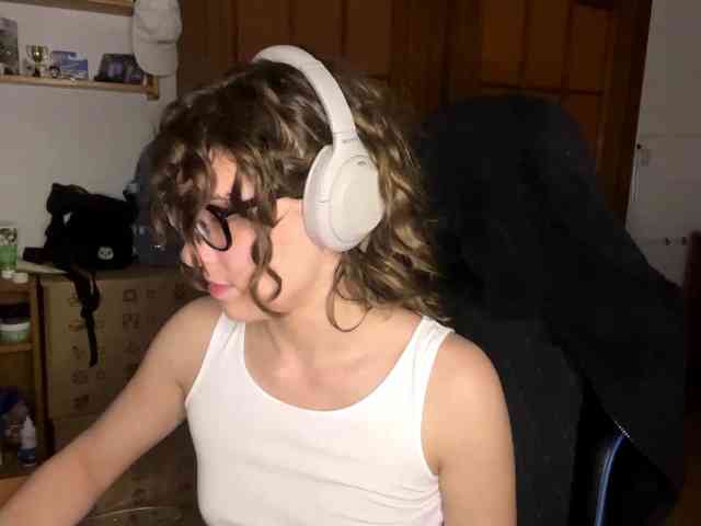 PlushPoutX webcam