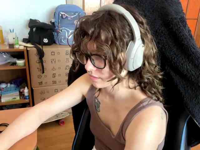 PlushPoutX webcam