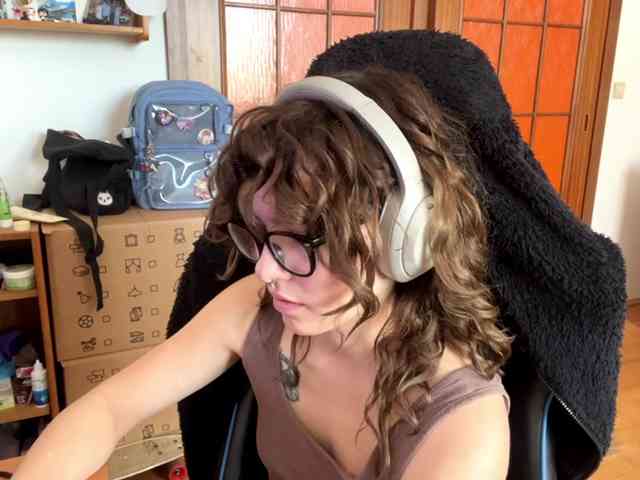 PlushPoutX webcam