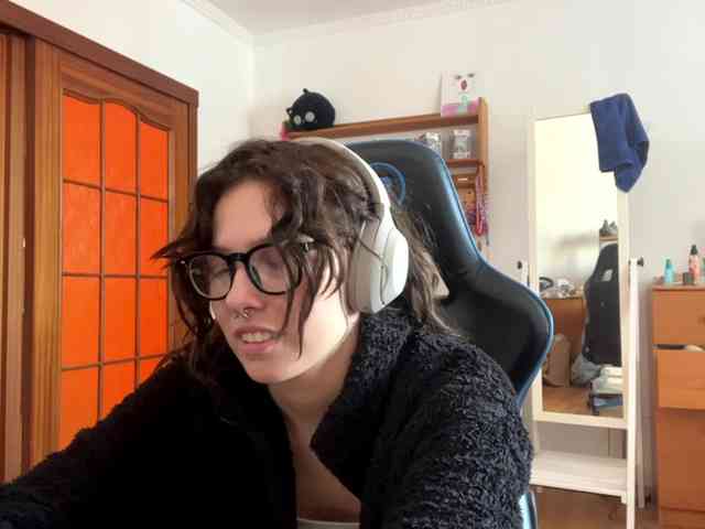 PlushPoutX webcam