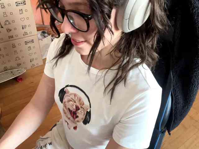 PlushPoutX webcam