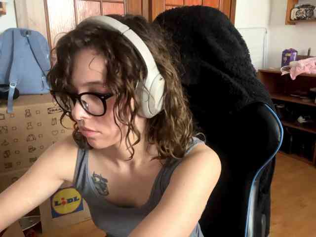 PlushPoutX webcam