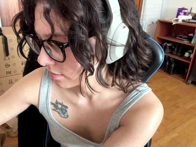 PlushPoutX webcam