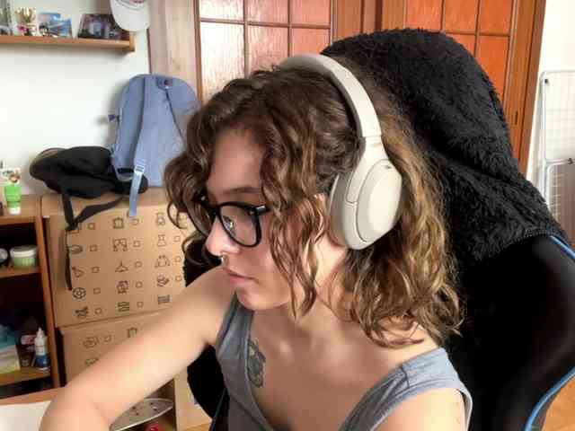 Este modelo está en vivo ahora. PlushPoutX