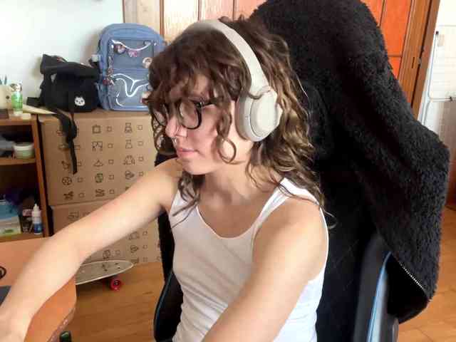 PlushPoutX webcam