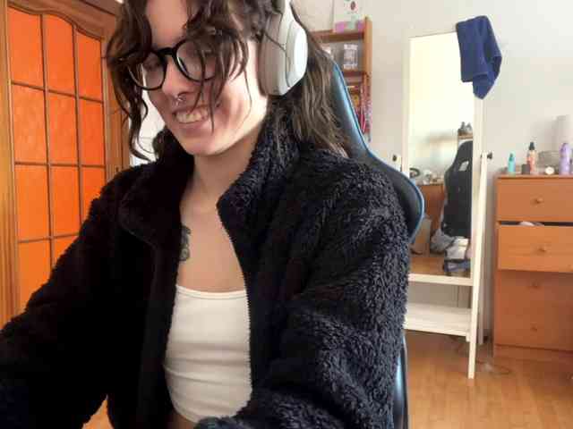 PlushPoutX webcam