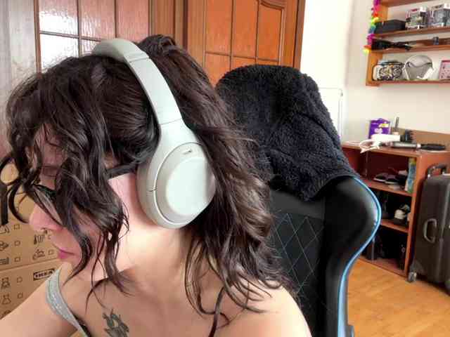 PlushPoutX webcam