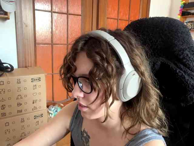 PlushPoutX webcam
