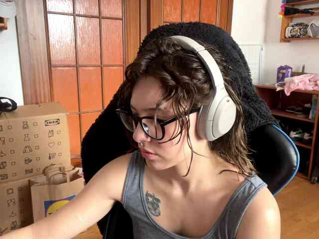 PlushPoutX webcam