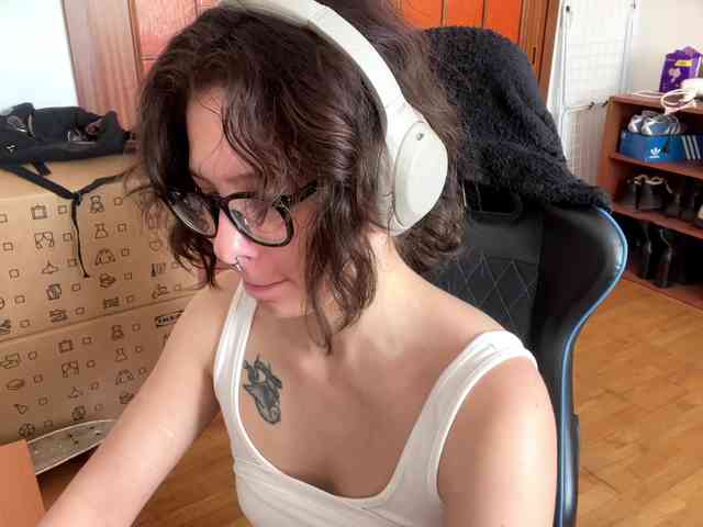 PlushPoutX webcam