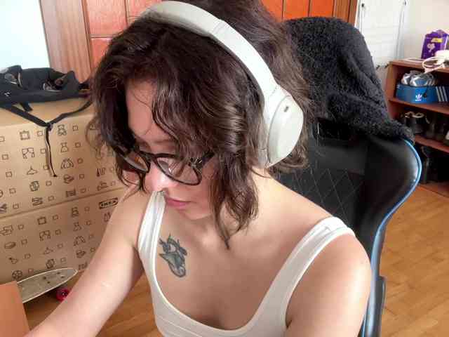 PlushPoutX webcam
