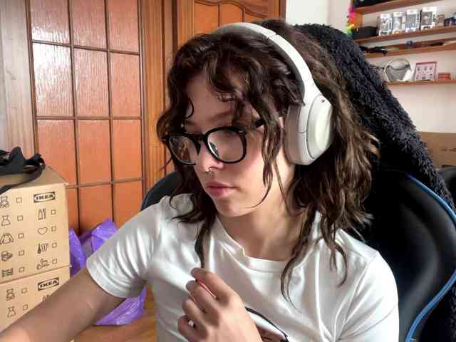 PlushPoutX webcam