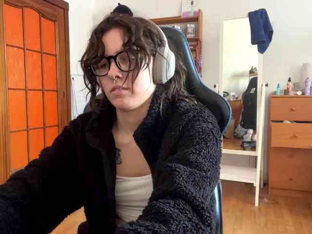 PlushPoutX webcam