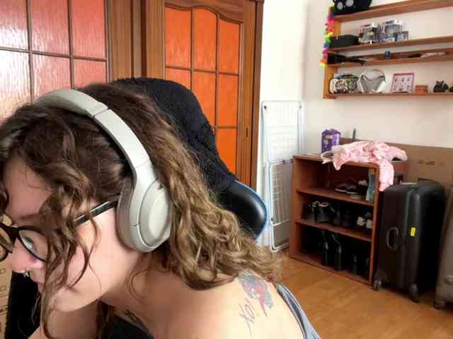 PlushPoutX webcam