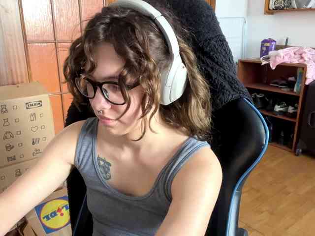 PlushPoutX webcam