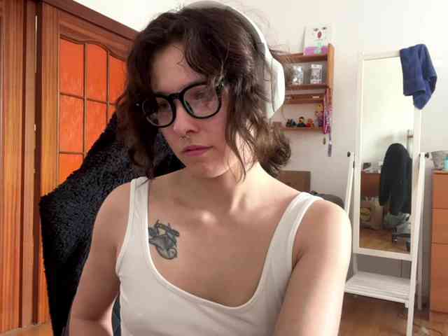 PlushPoutX webcam