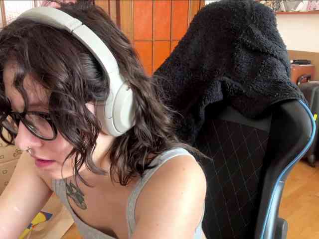 PlushPoutX webcam