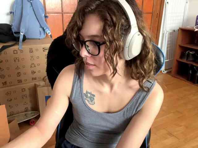 PlushPoutX webcam