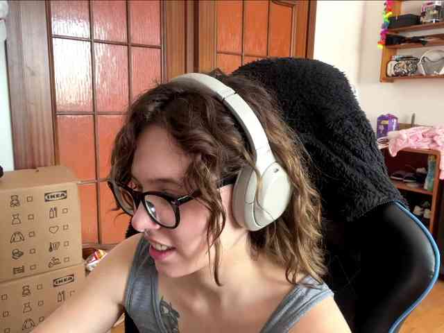 PlushPoutX webcam