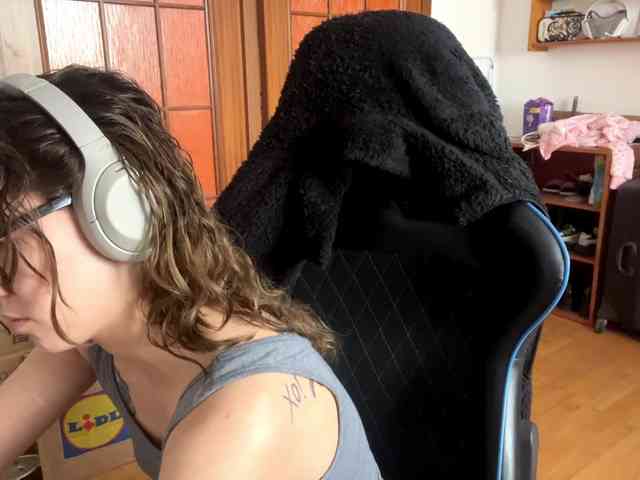 PlushPoutX webcam