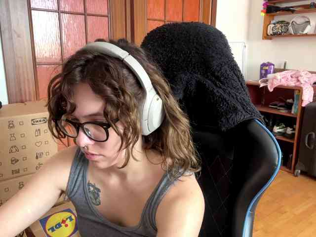 PlushPoutX webcam
