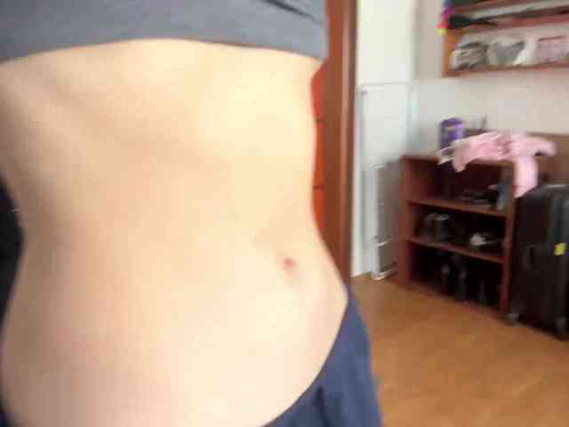 Este modelo está en vivo ahora. PlushPoutX
