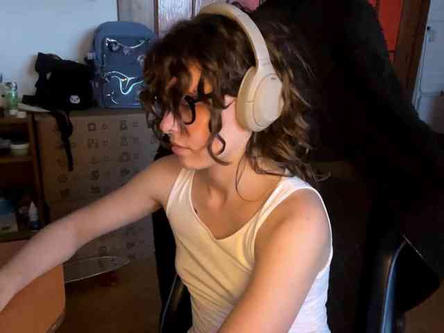 PlushPoutX webcam