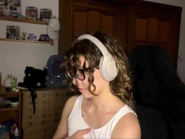 PlushPoutX webcam