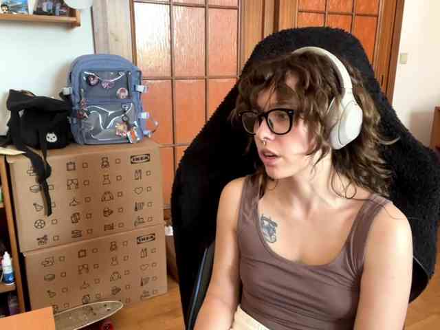 PlushPoutX webcam