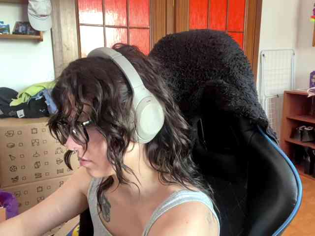 PlushPoutX webcam
