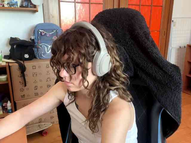 PlushPoutX webcam