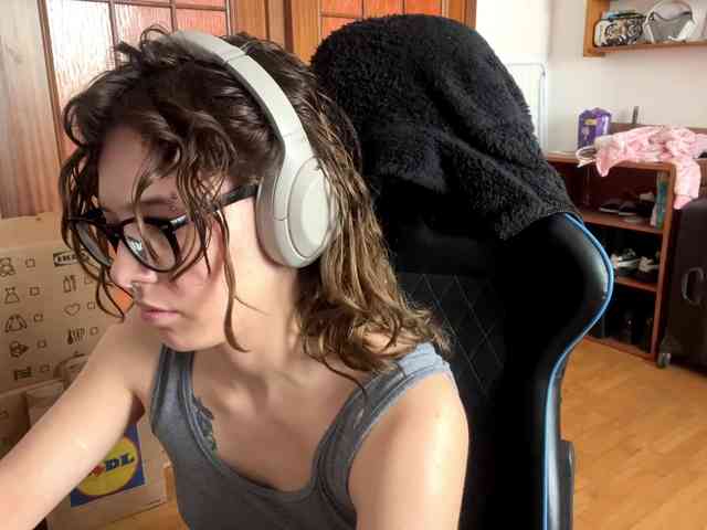 PlushPoutX webcam