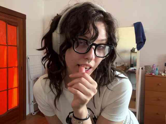 PlushPoutX webcam
