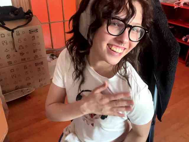 PlushPoutX webcam