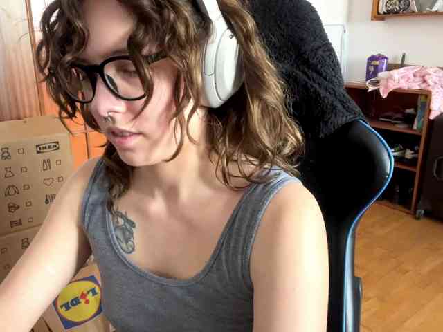PlushPoutX webcam