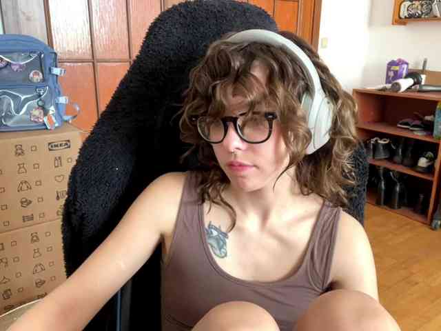 PlushPoutX webcam