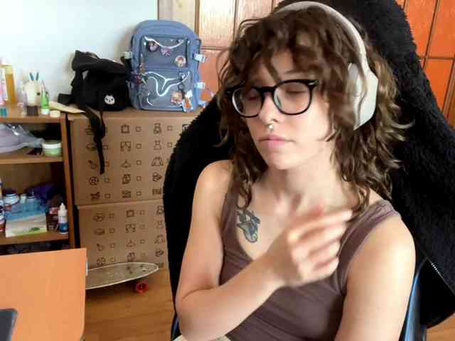 PlushPoutX webcam