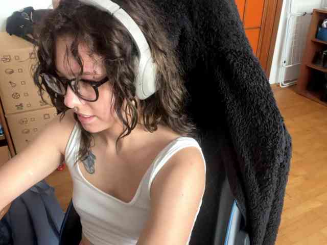 PlushPoutX webcam