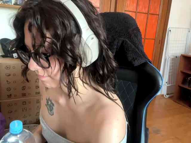 PlushPoutX webcam
