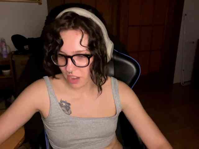 PlushPoutX webcam