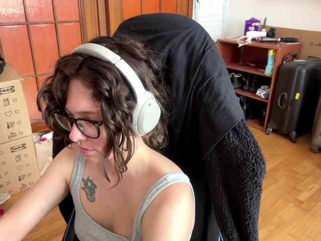 PlushPoutX webcam
