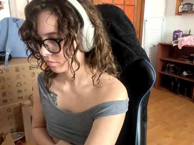 PlushPoutX webcam